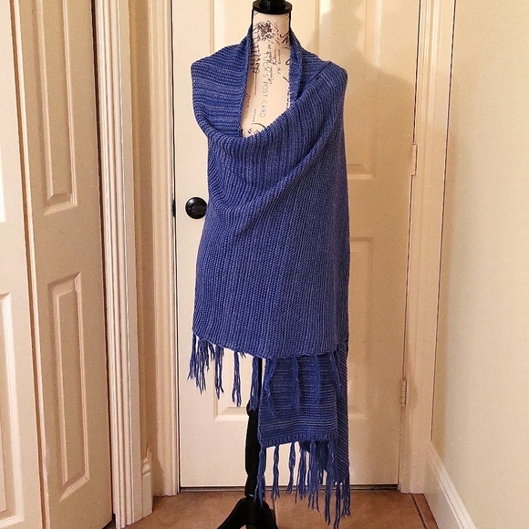 LulaRoe Pretty Fringe Shawl Cardigan - Picture 4 of 14